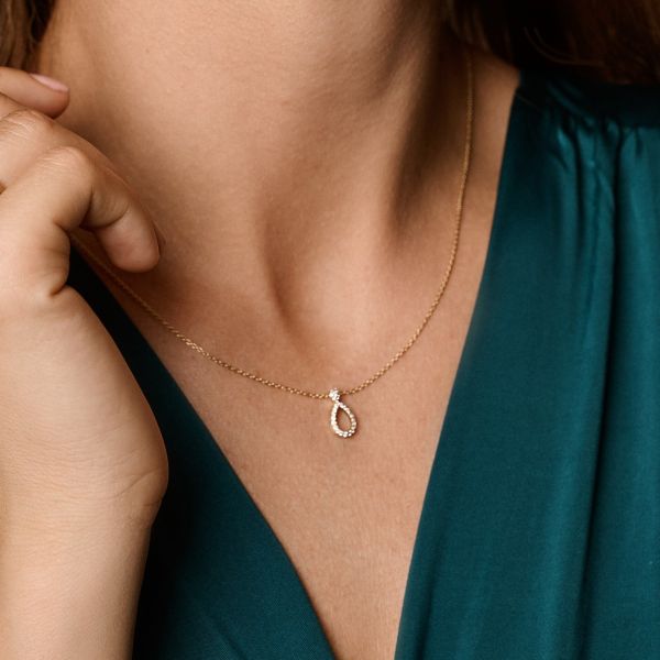 Nuran Mira 14kt necklace 0.14ct W/SI displayed on neck, elegant gold with diamond pendant. Model v2502-014rg-1.