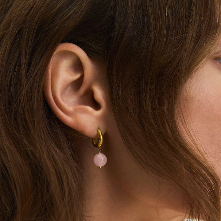 Pernille Corydon Blush gold-plated earrings with pink rose quartz, elegant detail on ear. Model E-526-GP