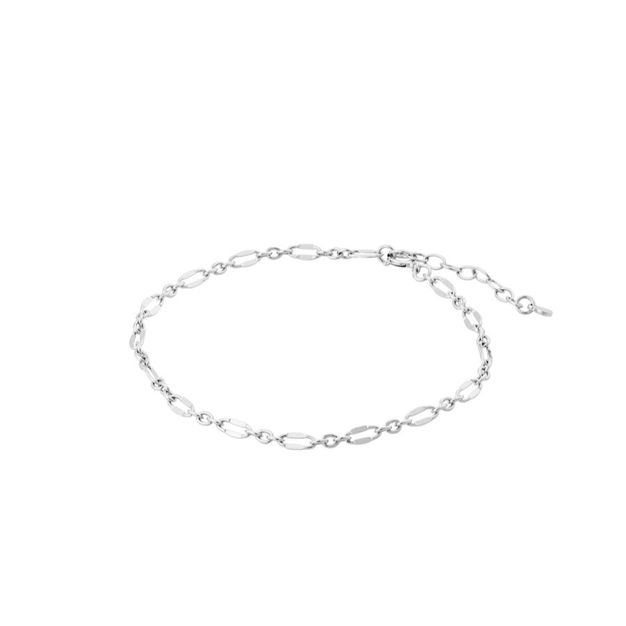Pernille Corydon Eden Bracelet in silver with elegant oval links on a white background. Model B-723-S-1