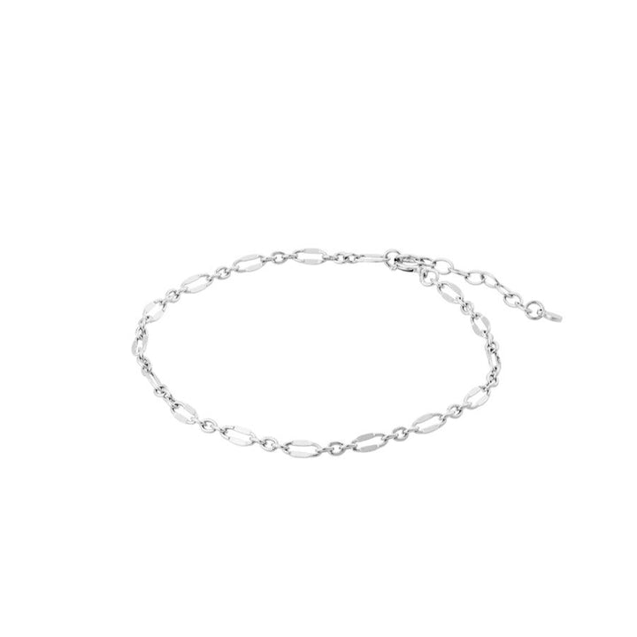 Pernille Corydon Eden Bracelet in silver with elegant oval links on a white background. Model B-723-S-1
