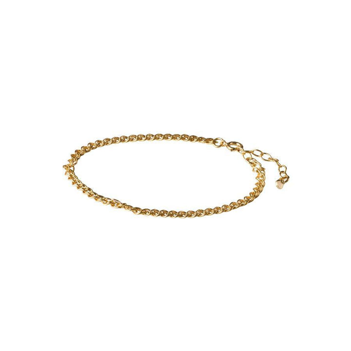 Pernille Corydon Ellie gold-plated bracelet with simple chain links in gold on a white background. Model B-726-GP.