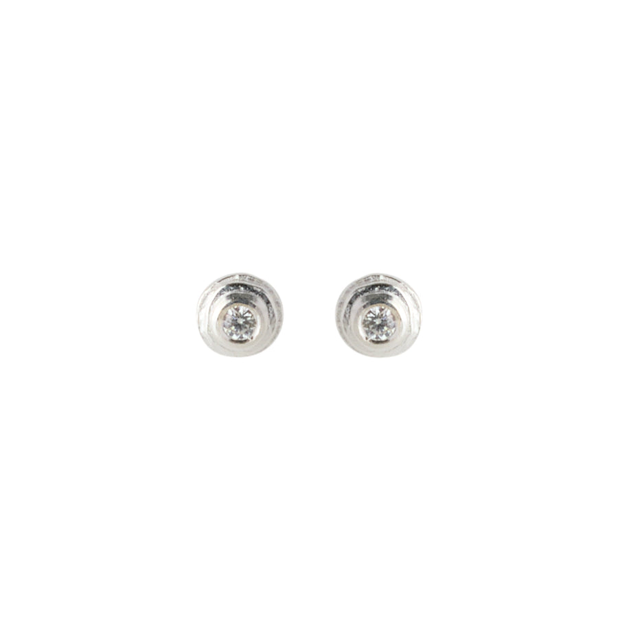 Pernille Corydon Halley Earrings in silver with center stone, minimalist and elegant design. Model E-837-S