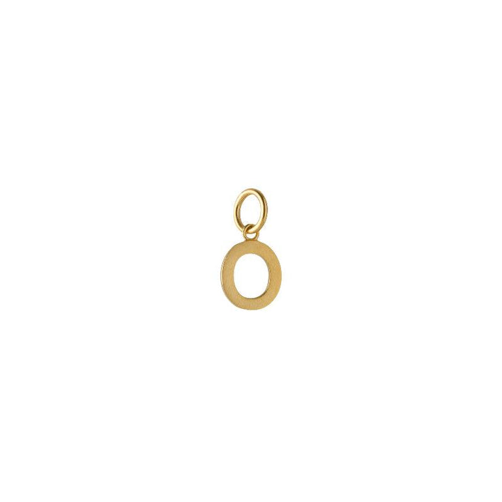 Pernille Corydon Love Letter forgyldt bogstavsvedhæng O vist i mat guld-look på hvid baggrund. Model 960-GP-015-15.