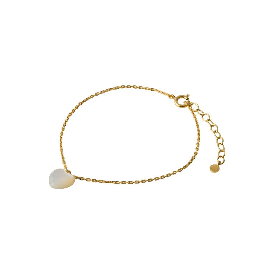 Pernille Corydon Ocean Heart gold-plated bracelet with mother-of-pearl heart pendant on simple chain. Model B-387-GP.