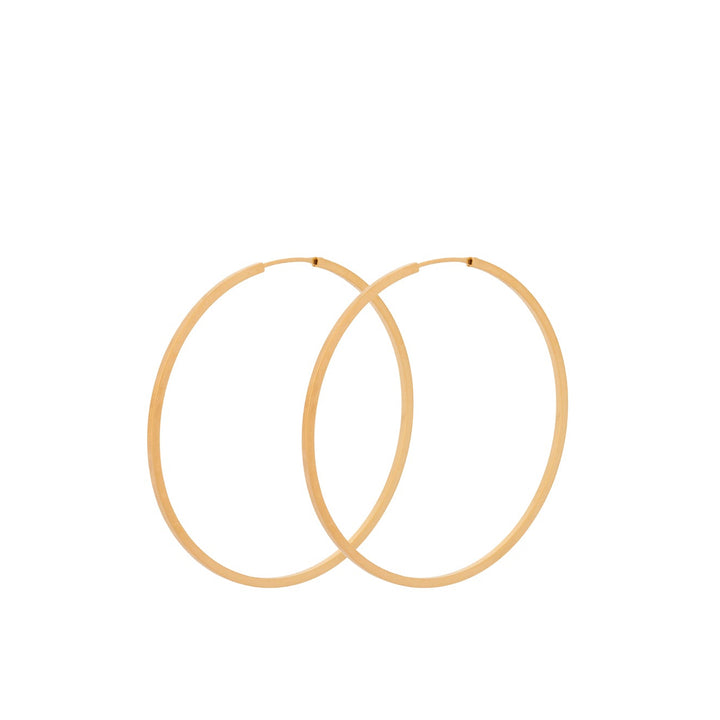 Pernille Corydon Orbit Store Hoops gold-plated shows a pair of large, slim hoops in gold on a white background. Model E-053-GP