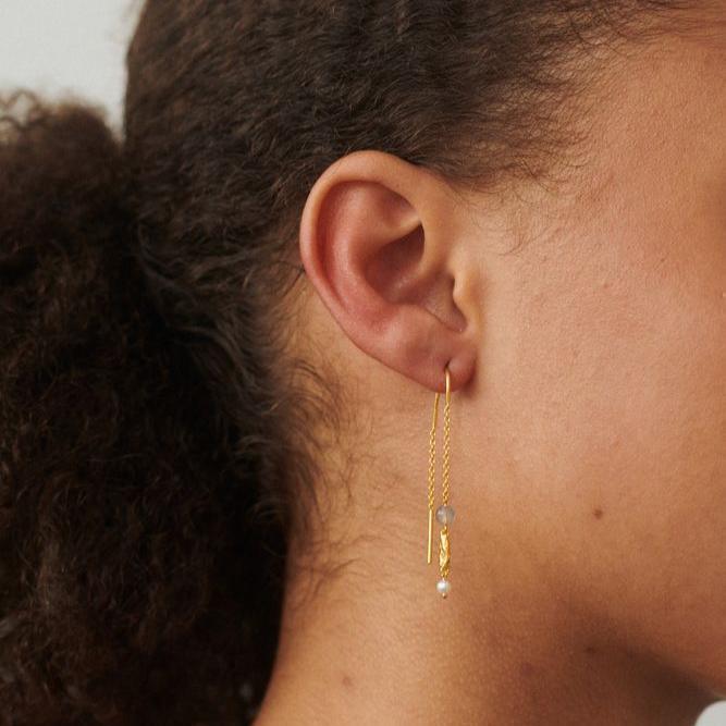 Pernille Corydon Soft Sky Chain earrings gold plated shown on ear with details and pearl. Model E-355-GP