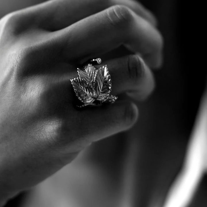 Flora Danica Rosenblad Statement Ring – Silver ring with diamond – product image 2