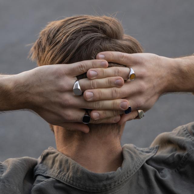 Son of Noa men's ring in polished silver seen on a man's hand in natural outdoor light. Model 125104-9-001-2