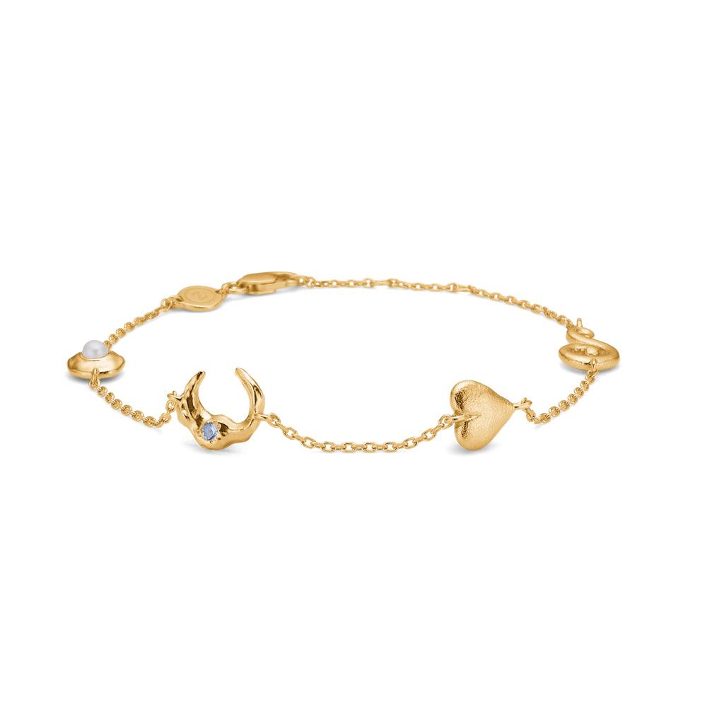 studio-z-cascade-gold-plated-bracelet-with-heart showcases a gold-plated bracelet with a heart pendant, pearl and unique details. Model 7257875-1