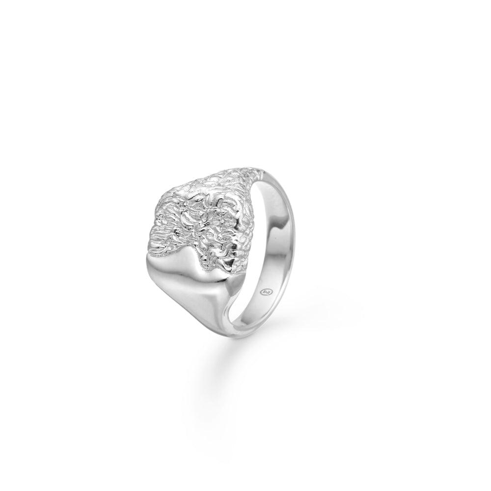 studio-z-edge-solv ring shown in bright silver with organic surface texture. Model 7140890-001