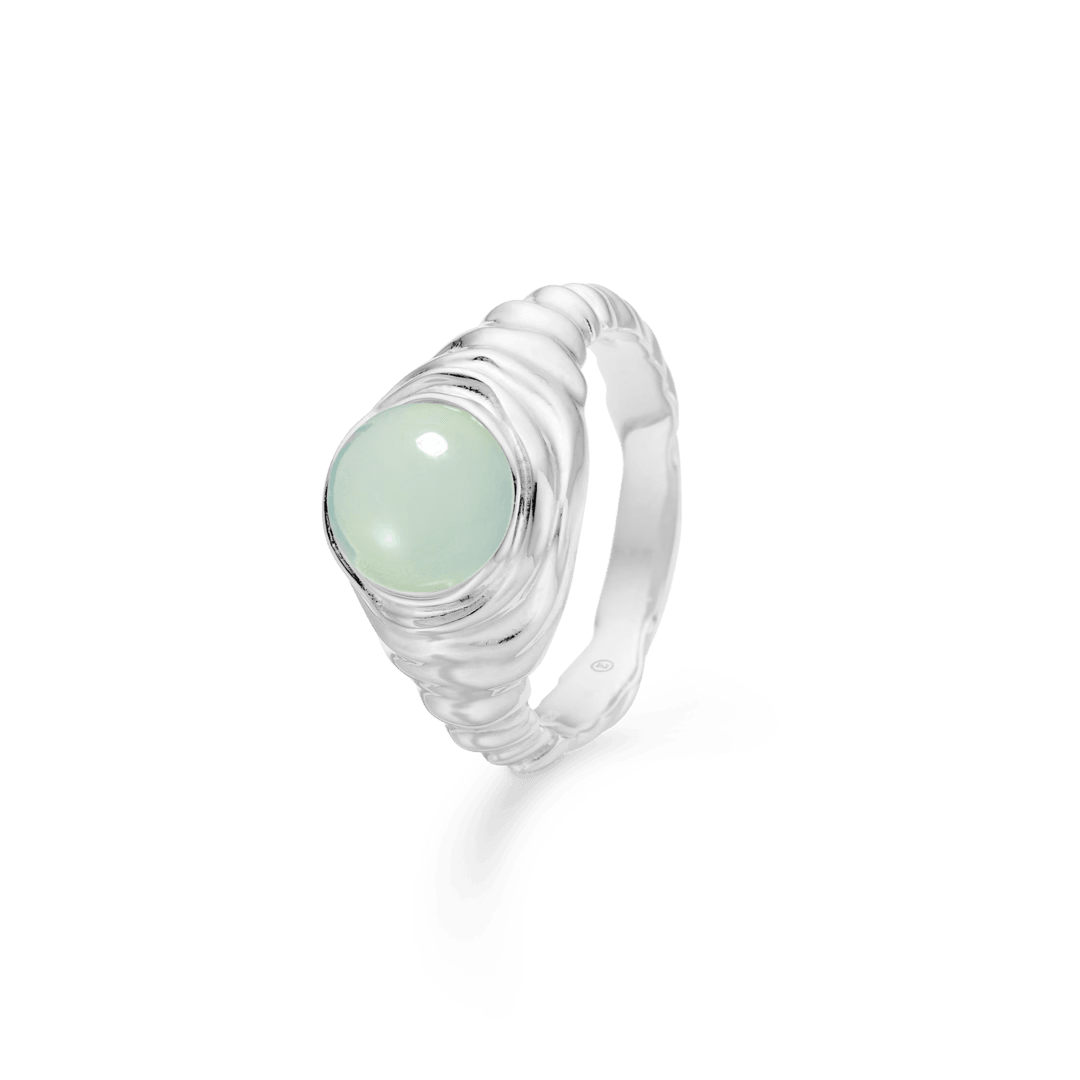 Endless Waves Silver Ring with Green Zirconia shown close up, elegant wavy silver design. Model 7147913-001.