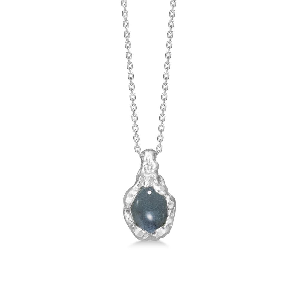 Studio Z Magma necklace with silver chain and shiny dark stone in organic form, Model 7127831-1.
