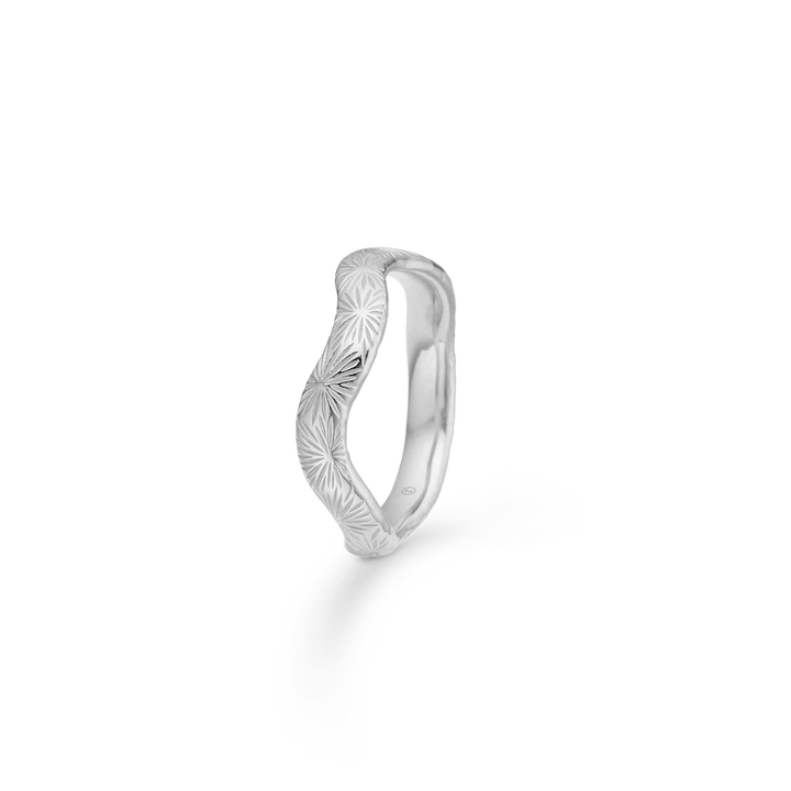 Studio Z Rime Silver Ring with organic twisted shape and elegant pattern, Model 7140948-001