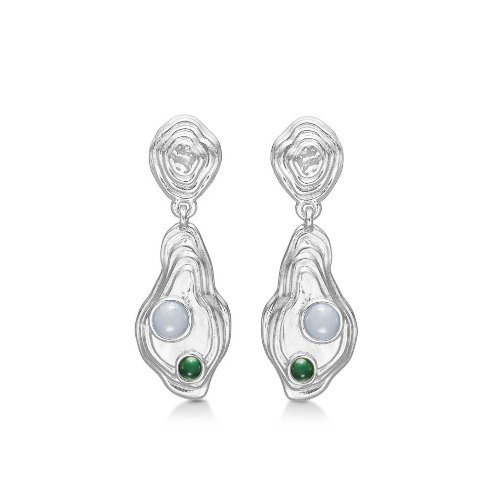 Studio Z Shell Earrings, silver colored earrings with pattern and two round stones, model 7117836-1.