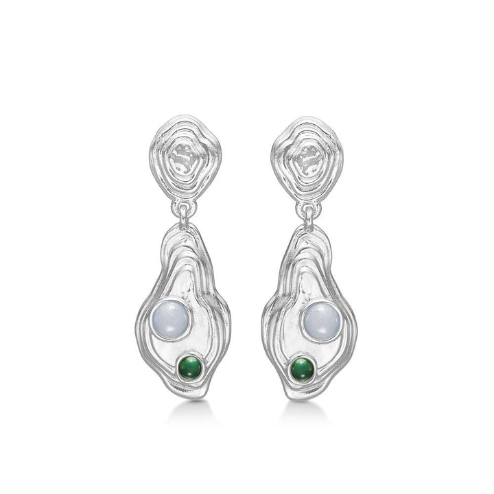 Studio Z Shell Earrings, silver colored earrings with pattern and two round stones, model 7117836-1.