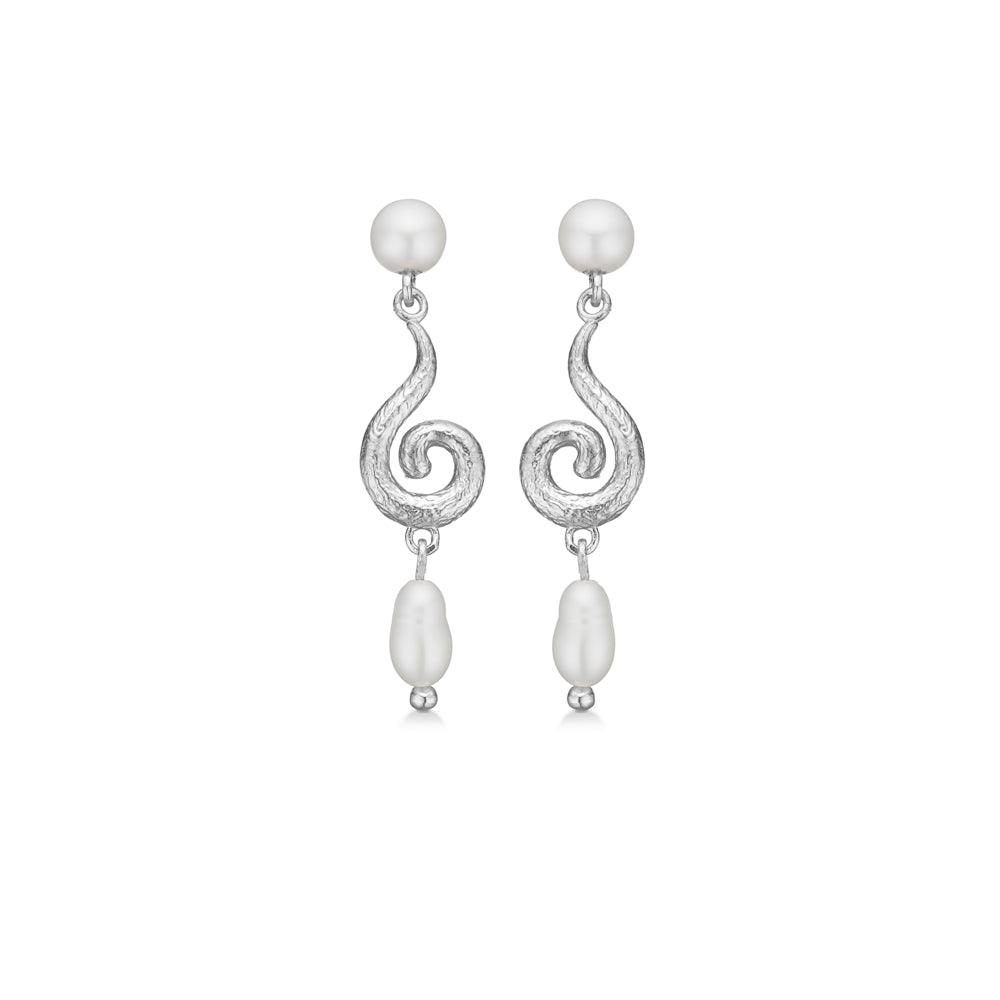 Studio Z Solv Curiosity Earrings show elegant silver earrings with twisted design and white pearls. Model 7113870