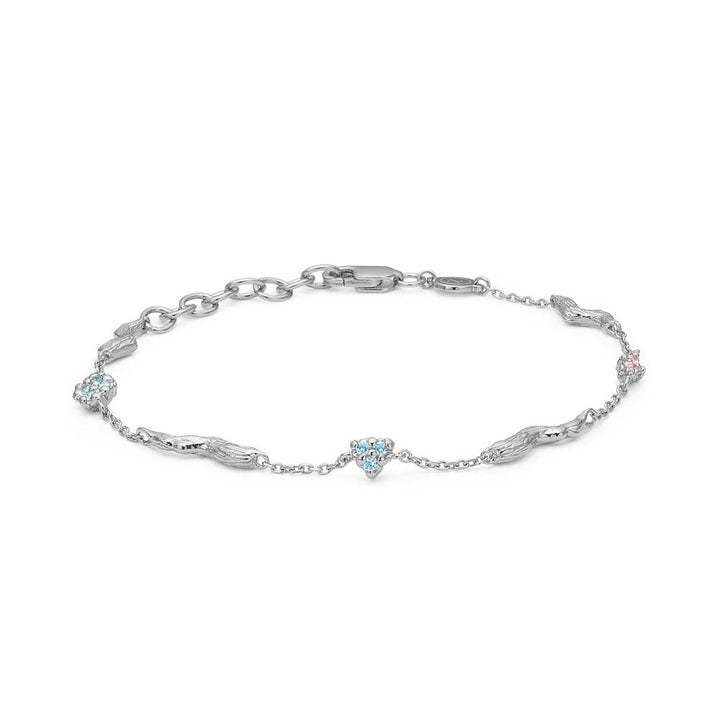 studio-z-tangled-solv-bracelet-m-blue-and-pink-zirkonia shows a slim silver bracelet with blue and pink zirconia. Model 7157847-1