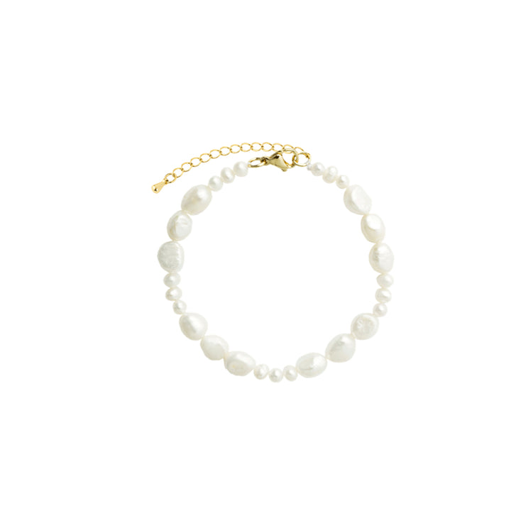 Vincent Venus Conspiracy gold-plated pearl bracelet with white freshwater pearls and gold-colored chain clasp. Model VJ087-UBG-2