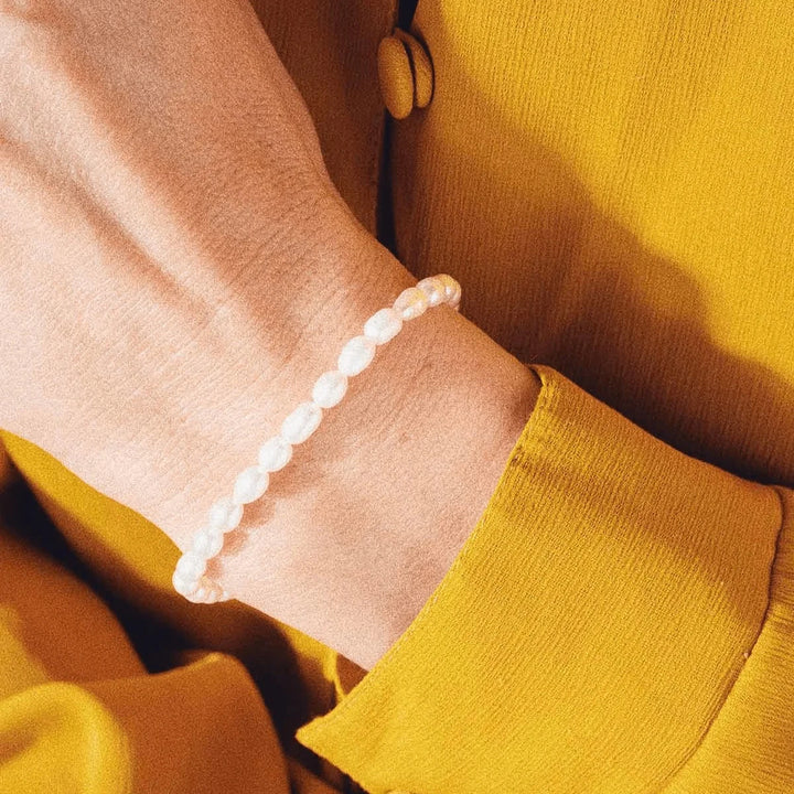 Vincent Venus Gilded Pearl Bracelet is worn around the wrist, white pearls are clearly visible. Model VJ082-UBG-1