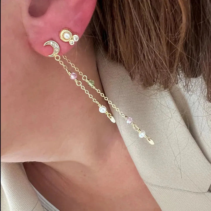 WiOGA Caroline Mathilde Mané Earrings with gold-toned chain, moon design and precious stones. Model E-8920-GP