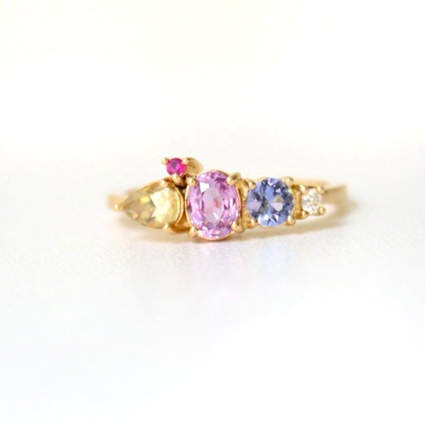 anpe atelier varnaya 18kt gold ring with sapphires shows elegant gold ring with colored sapphires and diamond, Model 27-customized2-001-1