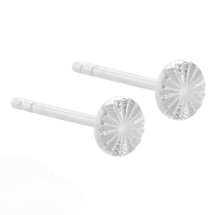 Aqua Dulce Line Coin earrings in silver with patterned circle motif, simple and stylish detail. Model 4116-4116-1