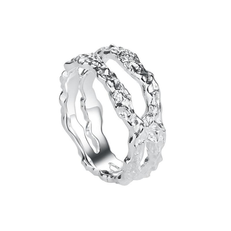 Aqua Dulce Mila Ring Silver shows an elegant, textured silver ring with a rough surface. Model 4674-4674-001-1.