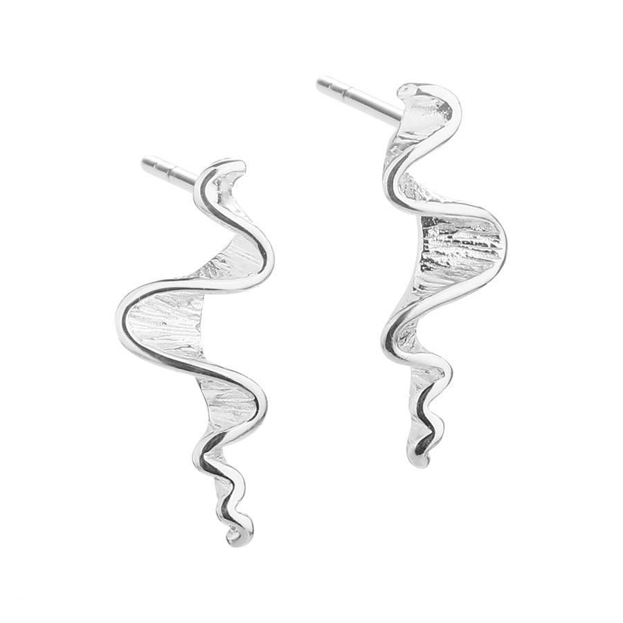 Aqua Dulce Rhumba earrings silver, spiral shaped shiny earrings with a textured surface. Model 5152-5152-1