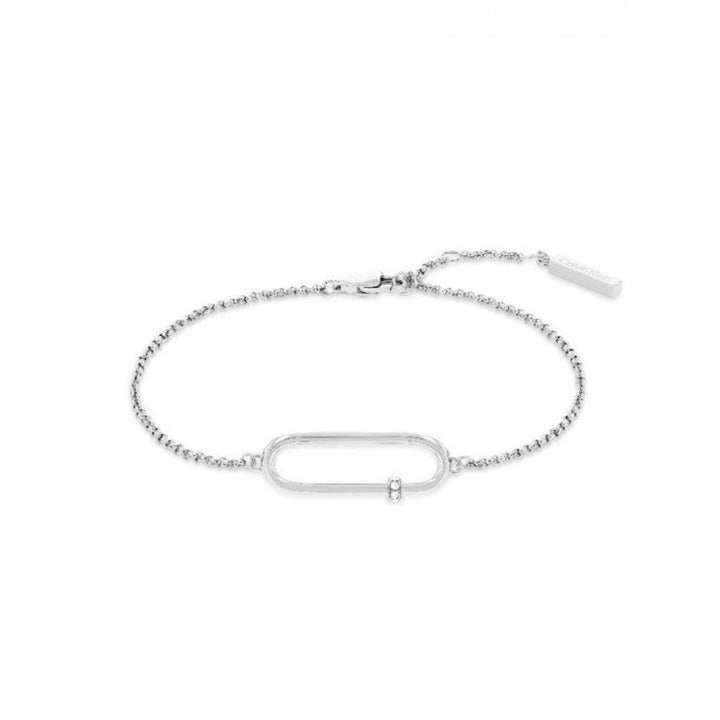 Calvin Klein Elongated Oval Bracelet Steel shows an elegant silver colored bracelet with oval detail. Model 35000183-35000183.