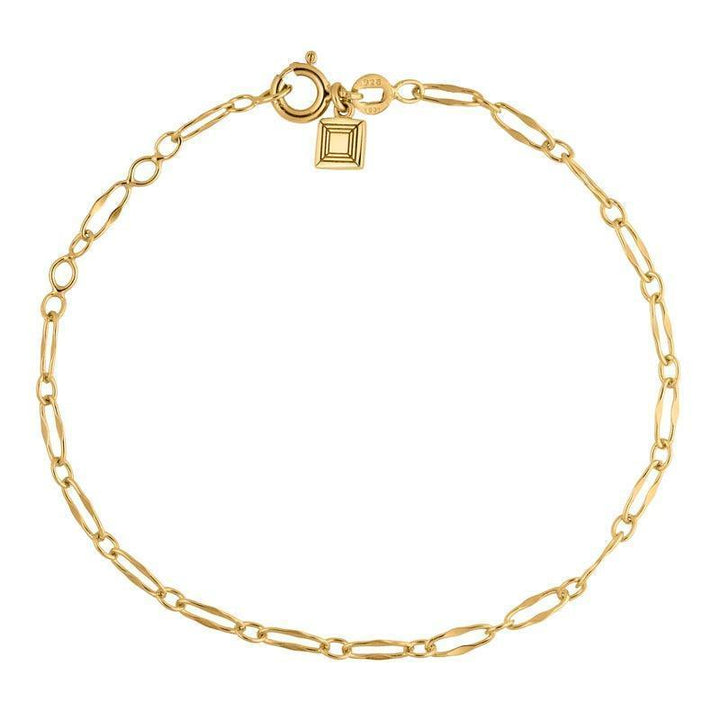 Carre Bracelet in gold-plated silver shown on white background, elegant chain pattern with small pendant. Model FB4328-FB4328-1
