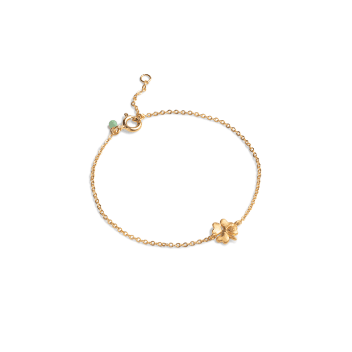 enamel-clover bracelet with golden clover detail, fine chain and green pearl on a white background. Model B89GM-B89GM-1