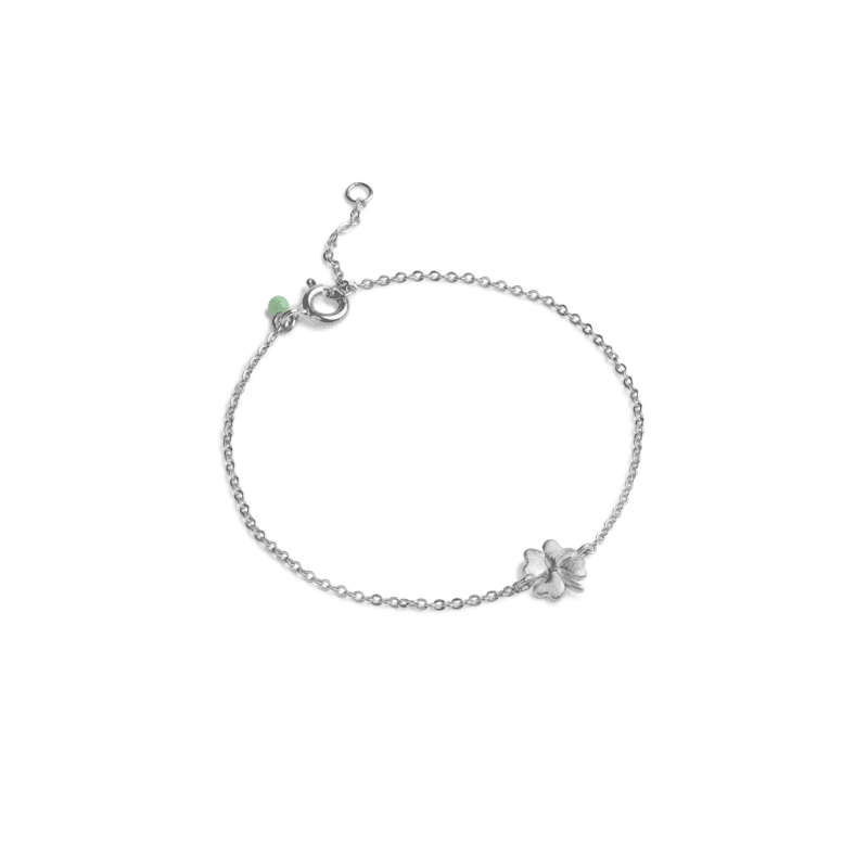 enamel organic clover bracelet, elegant silver chain with clover pendant and green detail, Model b89sm-b89sm-1