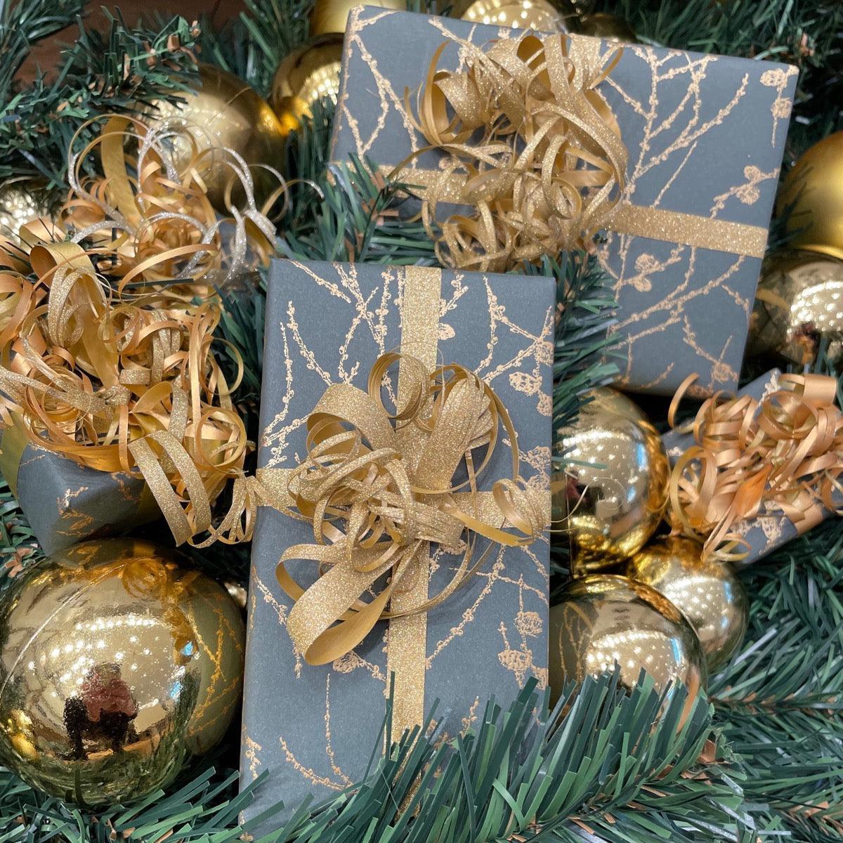 free-wrapping-christmas-gifts--1, gift boxes in dark paper with golden ribbons surrounded by Christmas decorations. Model free-wrapping-christmas-presents--1