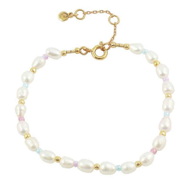 Hultquist Copenhagen Pastel Pearl Bracelet with white freshwater pearls and golden details, Model S08086G