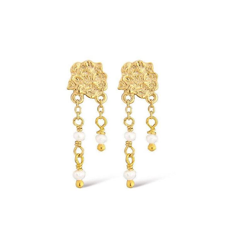 Jeberg Jewelery I Am Gold Pearly earrings in silver-gilt look with texture and white pearls. Model 51900-51900-1