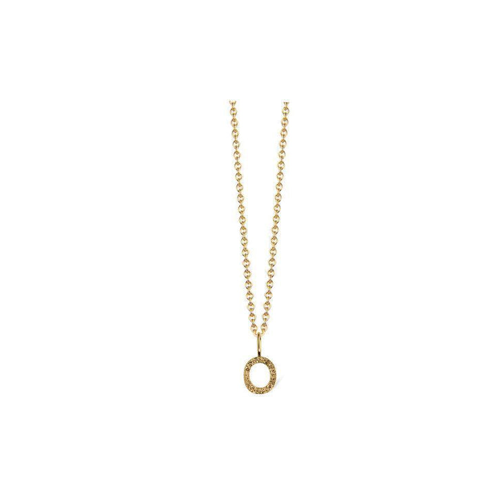 Jeberg Jewellery I am Me bogstav sølvforgyldt halskæde med O-vedhæng i guldlook, enkel detalje. Model42000-015-15