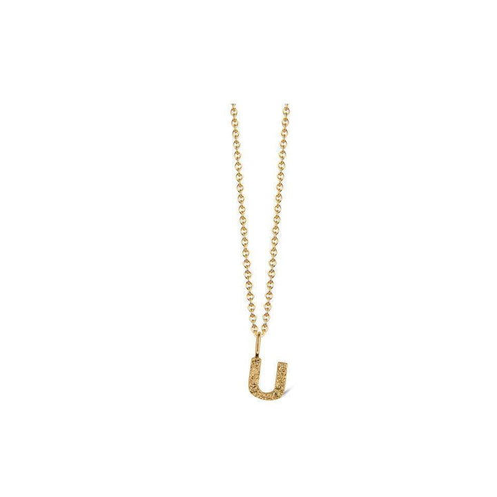Jeberg Jewellery I Am Me Bogstav sølvforgyldt halskæde med U-vedhæng på kæde, detalje. Model 42000-020-20