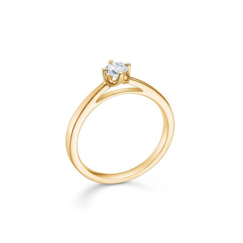 Mads Z 14 kt Crown Ring Diamond 0.24 ct shows an elegant gold ring with a sparkling diamond. Model 1541624-001.