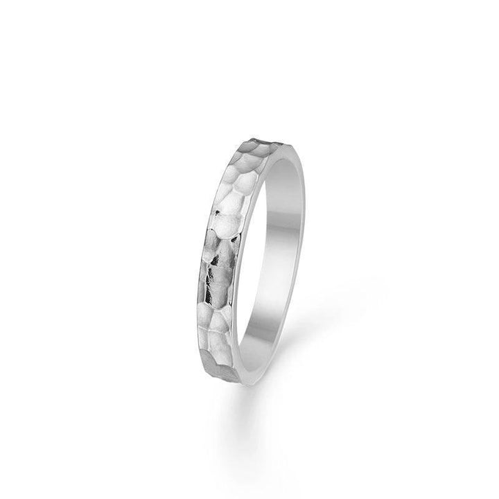 Mads Z Silver Poetry Hammer ring with hammered surface in silver, elegant and simple style. Model 2140032-001