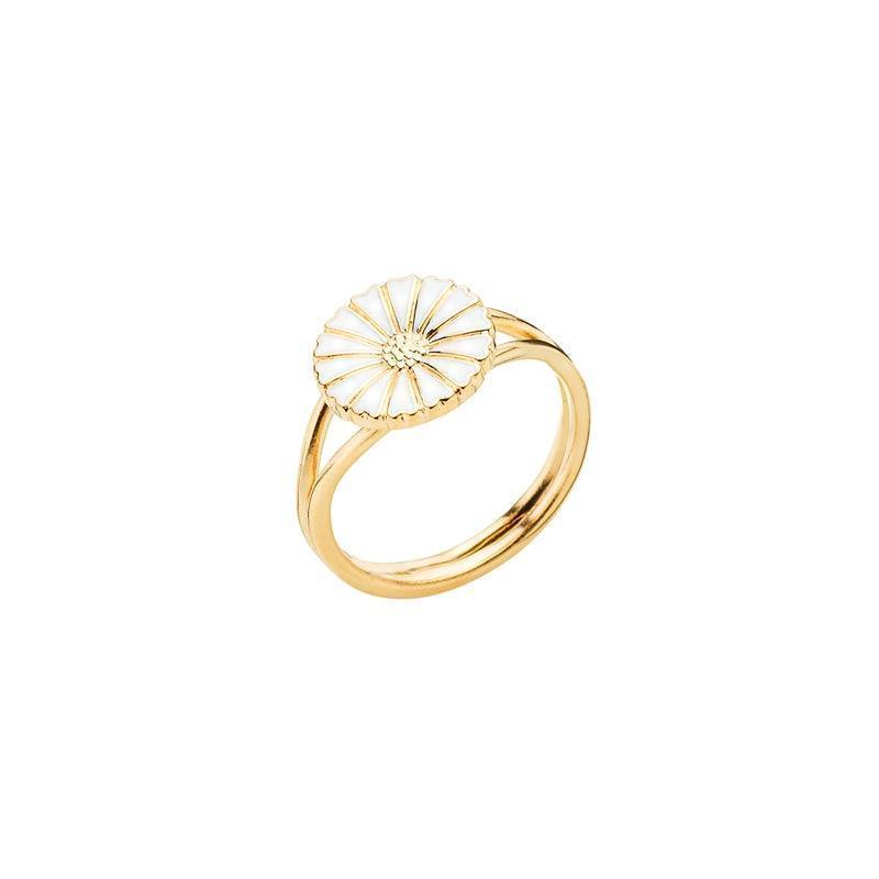 Daisy Gilded Gold Ring 11mm with white enamel daisy motif, elegant design. Model 907011-M-001.