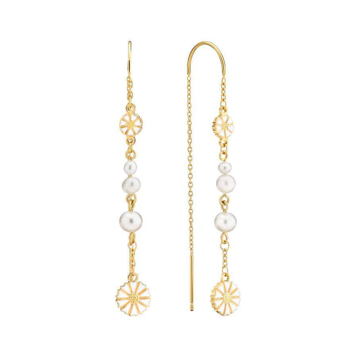 Marguerit Kaede Earrings with. pearls, elegant gold earrings with daisy motif and white pearls. Model 9095074-33-M