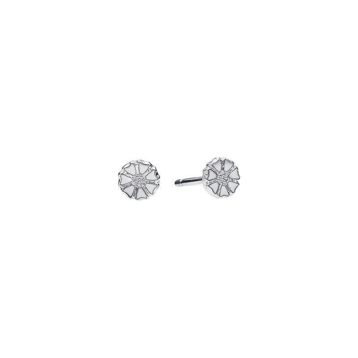 Daisy small silver studs 5 mm shows a pair of small round daisy studs in silver. Model 909050-4-H