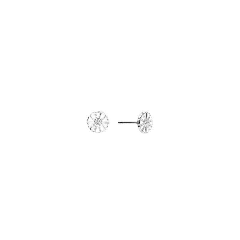 Daisy silver studs 7.5mm shows a set of flower-shaped silver studs in a simple style. Model 909075-4-H