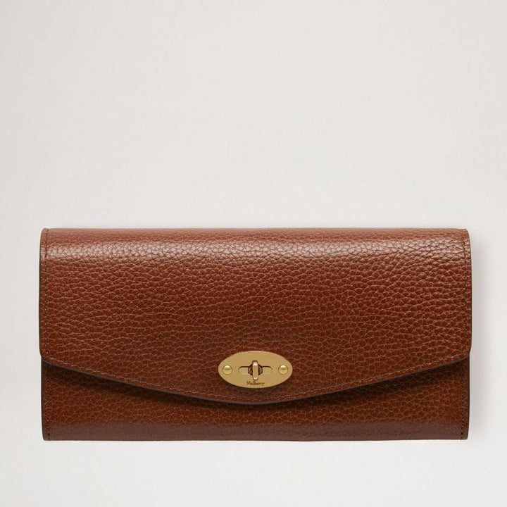Mulberry Purse Darley Wallet in brown embossed leather with golden buckle, seen from the front. Model RL7415552G110