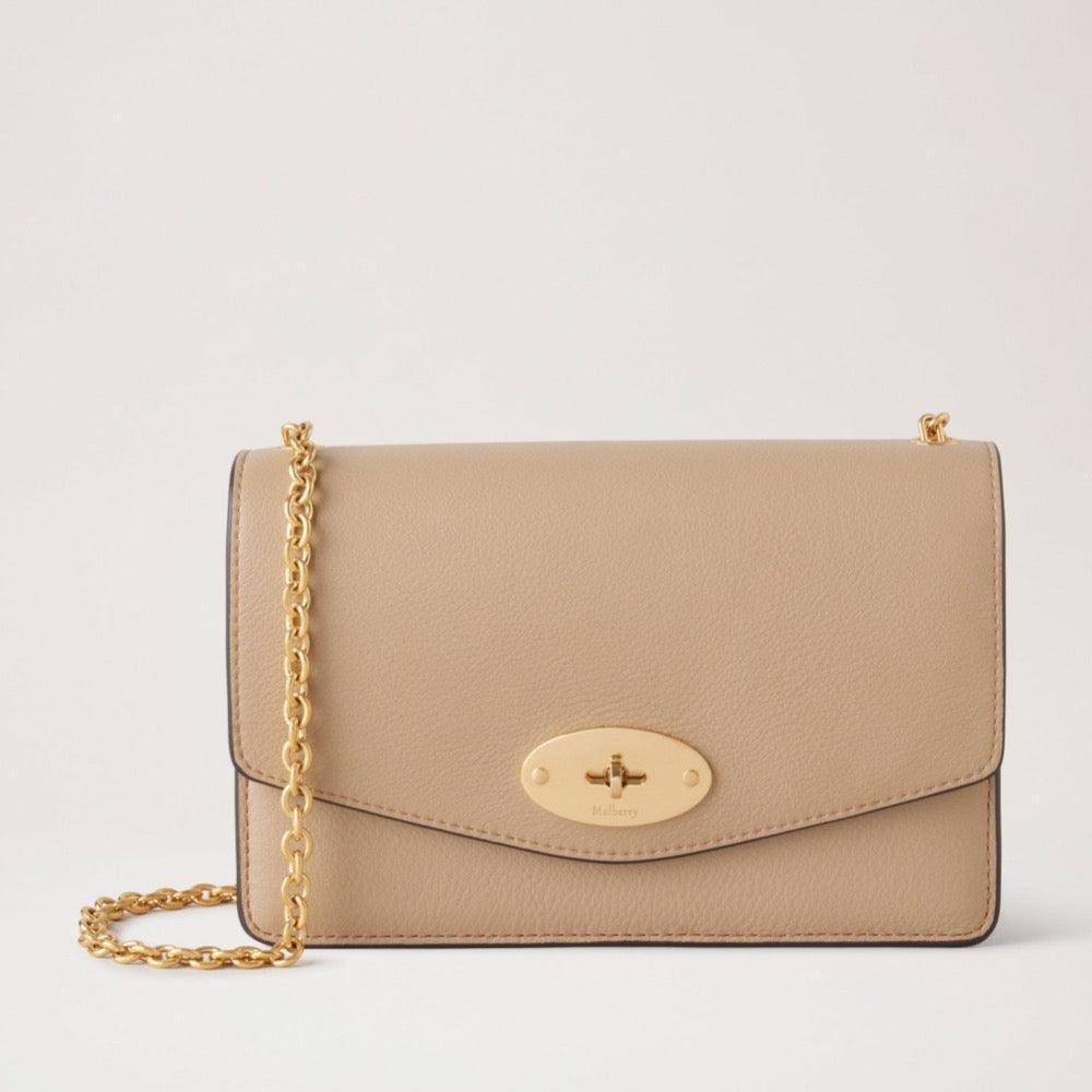 Mulberry Small Darley Silky Calf Maple in beige leather with golden chain strap and classic buckle. Model RL7463657E631.