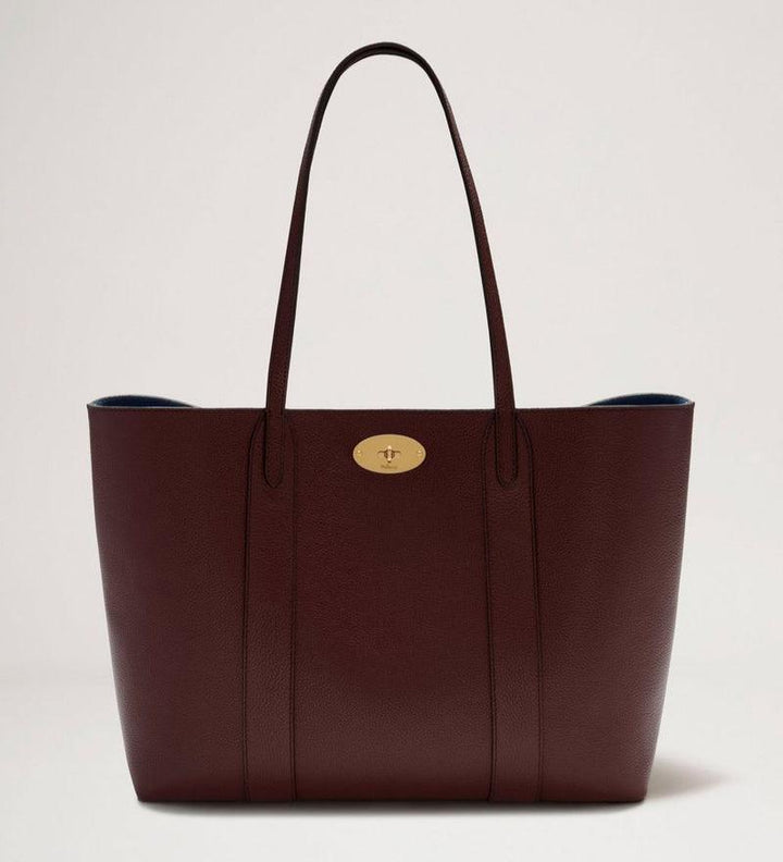 Mulberry Bag Bayswater Tote Burgundy shows a spacious burgundy shoulder bag in leather, Model HH4589/205K536