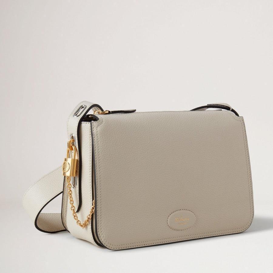 Mulberry Bag Billie Chalk Small Classic Grain in light leather with shoulder strap and gold details, Model HH8301205W160