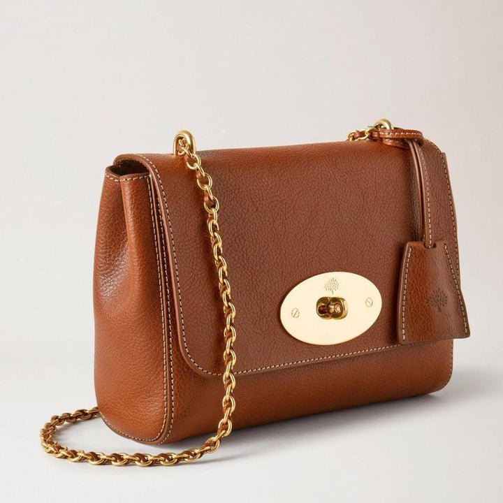 Mulberry Bag Lily Legacy NVT shows a brown leather bag with gold chain and classic clasp. Model HH7945275G110