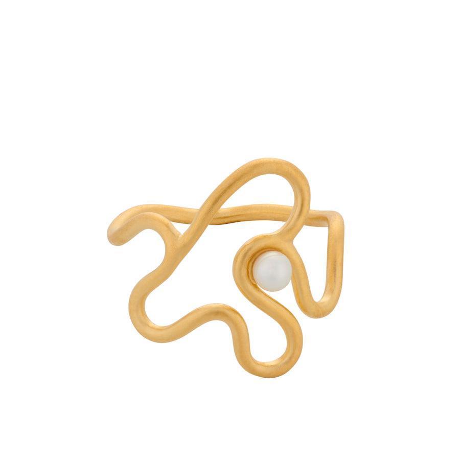 Pernille Corydon Bay Pearl Ring with organic gold plated wavy design and a white pearl in front. Model R-115-GP-003-1