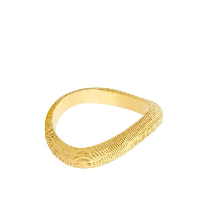 Pernille Corydon Elva Ring showcases a matte, organically shaped gold ring with grooved texture. Model R-249-GP-001-1.